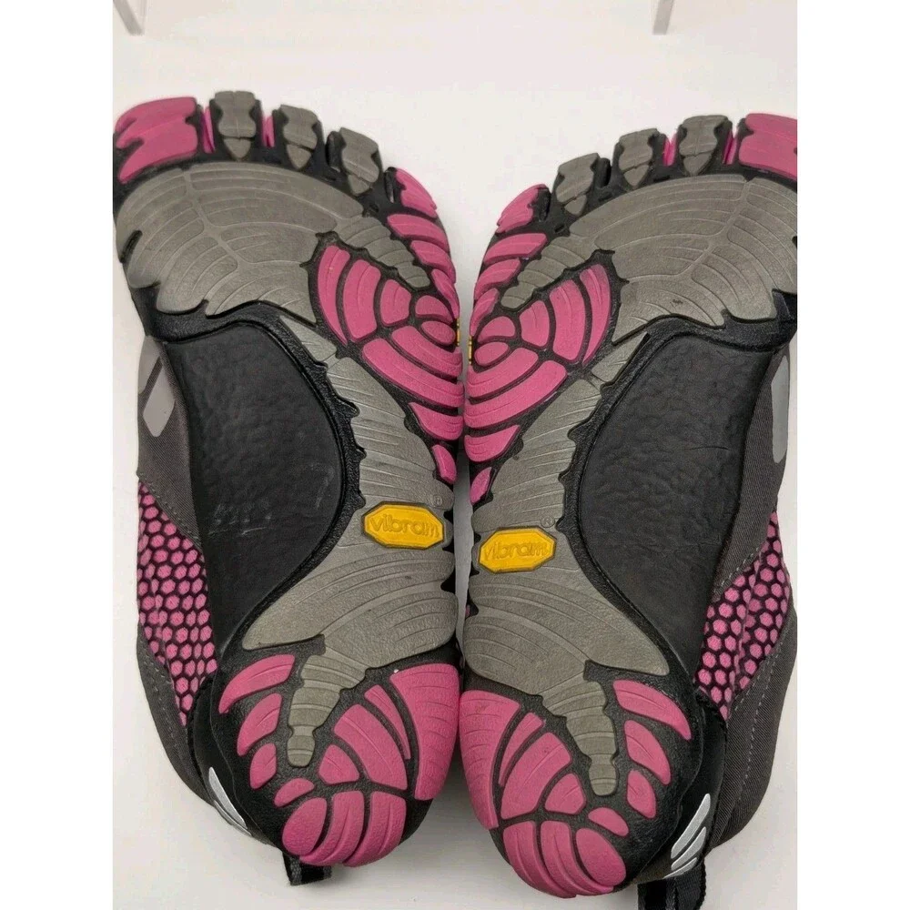 EUC Vibram FiveFingers W3753 Toe Shoes Gray Pink Womens Size 38 EU